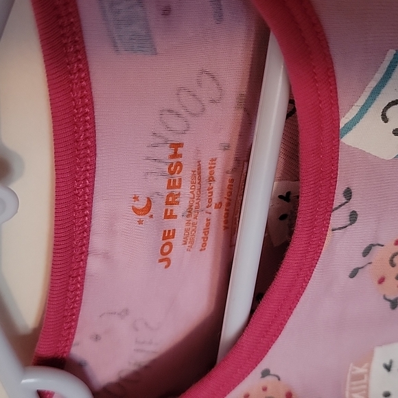 Kids Pajama Set, Joe Fresh, Size 5 - Picture 3 of 4